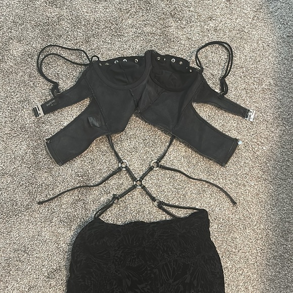 Outcast Set - Picture 4 of 4